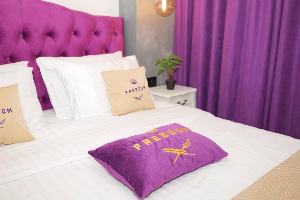 Don Papa Apartments In City Center Kyiv Exterior photo
